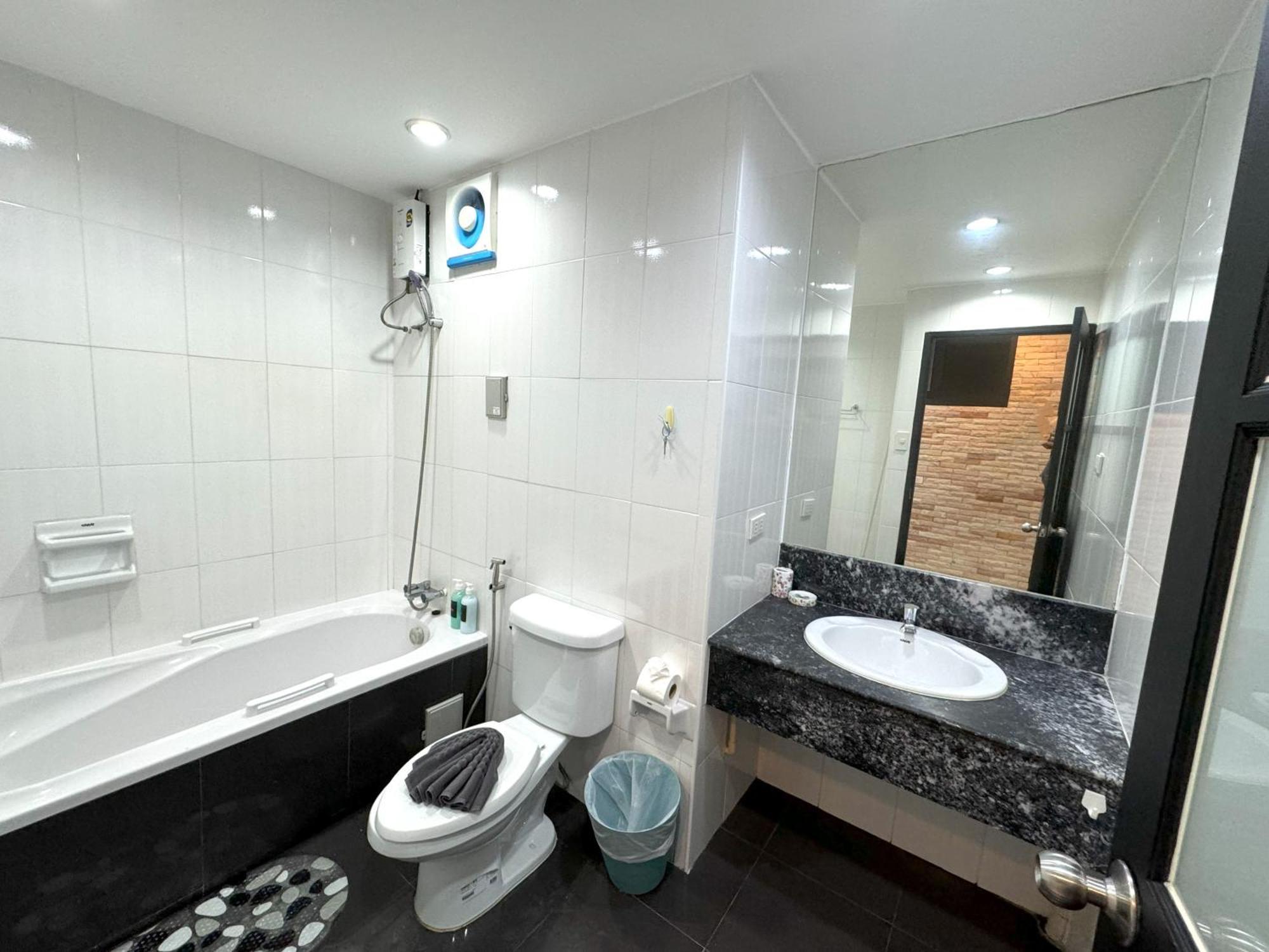 Patong Tower Apartment By Lofty Extérieur photo